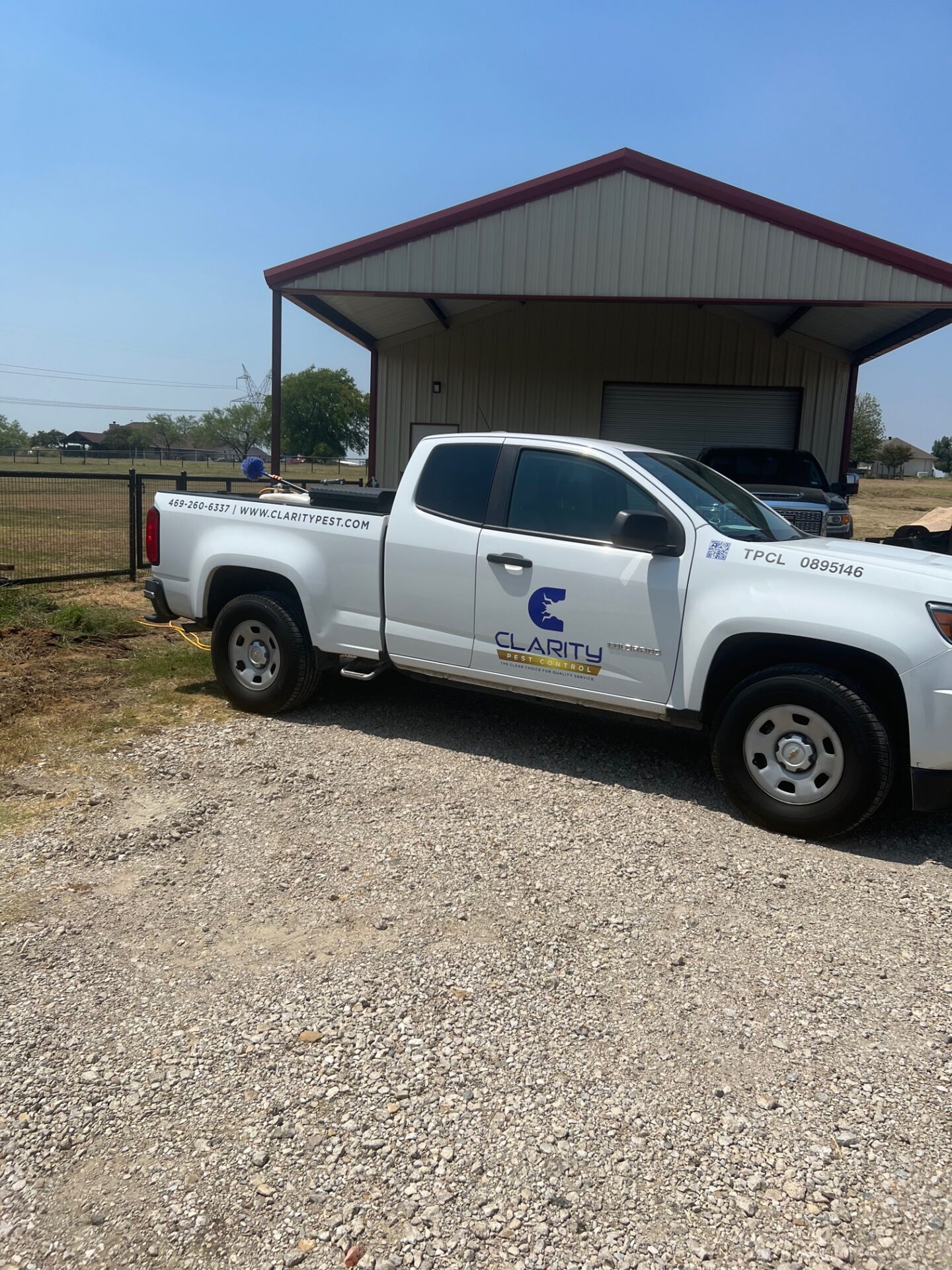 a man dusting floor to exterminate the pests and insects